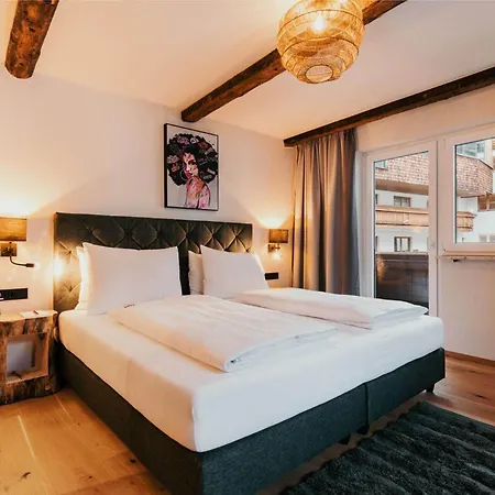Hotel Gluecksschmiede - Hinterglemm Saalbach-Hinterglemm Room photo